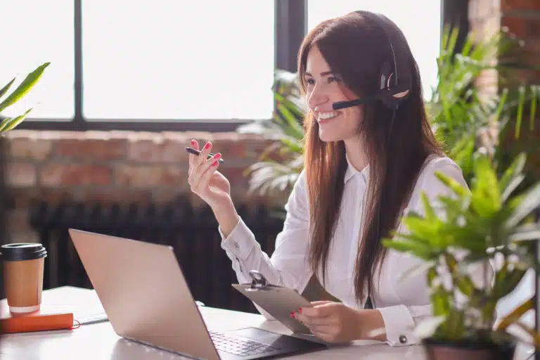 portrait woman customer service worker termogenia